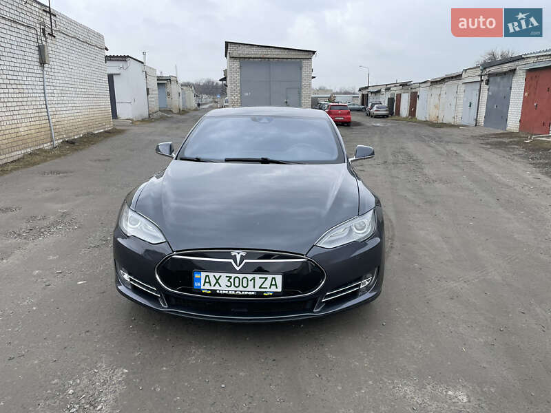 Tesla Model S 2014