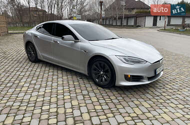 Лифтбек Tesla Model S 2017 в 