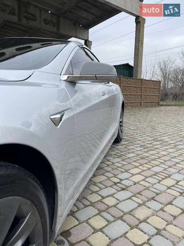 Лифтбек Tesla Model S 2017 в Запорожье
