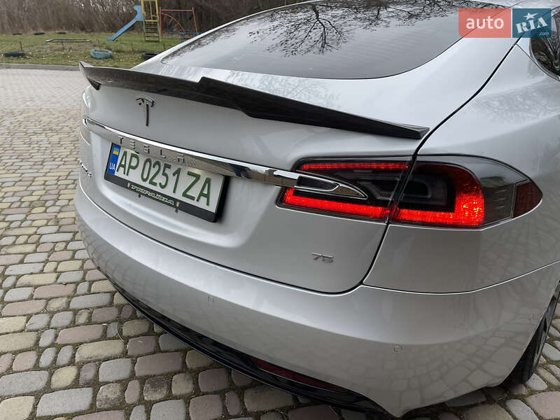 Лифтбек Tesla Model S 2017 в Запорожье
