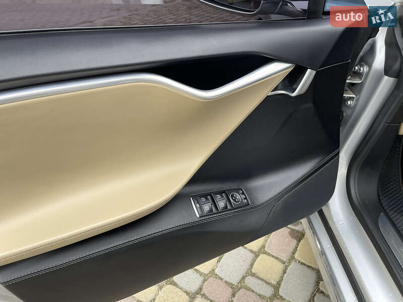 Лифтбек Tesla Model S 2017 в Запорожье