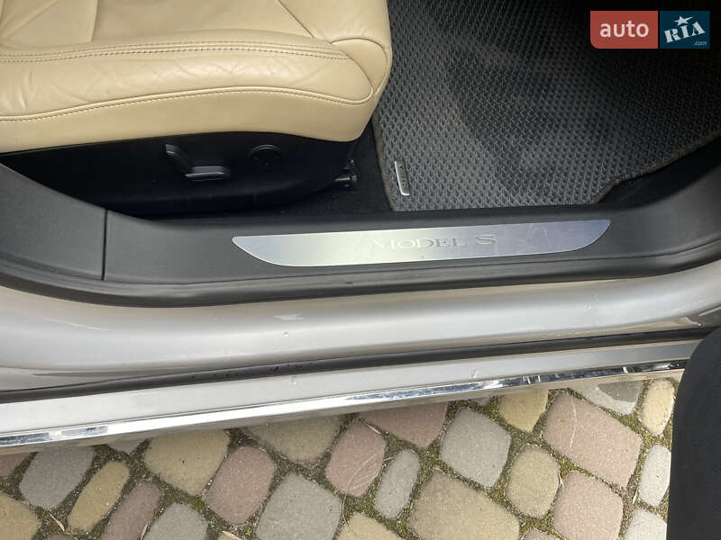 Лифтбек Tesla Model S 2017 в Запорожье