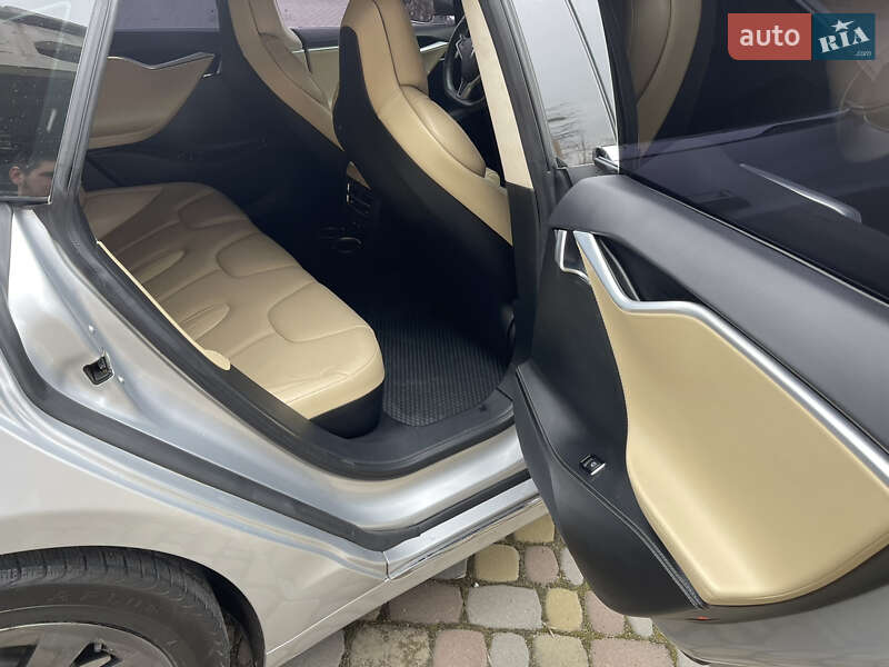 Лифтбек Tesla Model S 2017 в Запорожье