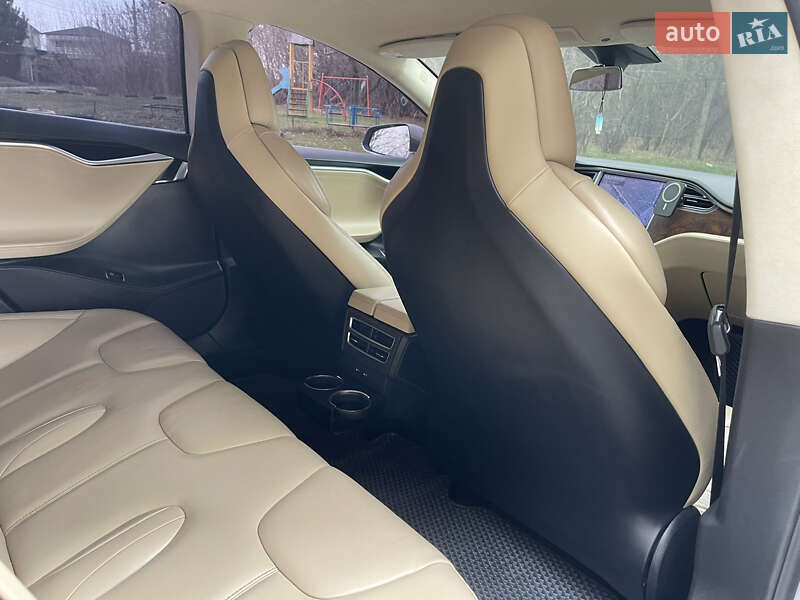 Лифтбек Tesla Model S 2017 в Запорожье