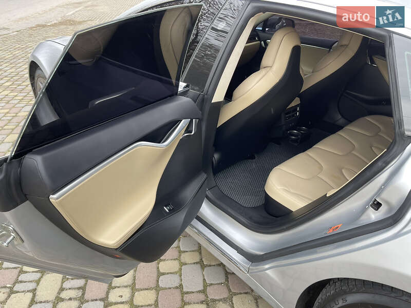 Лифтбек Tesla Model S 2017 в Запорожье