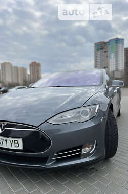 Лифтбек Tesla Model S 2014 в Киеве