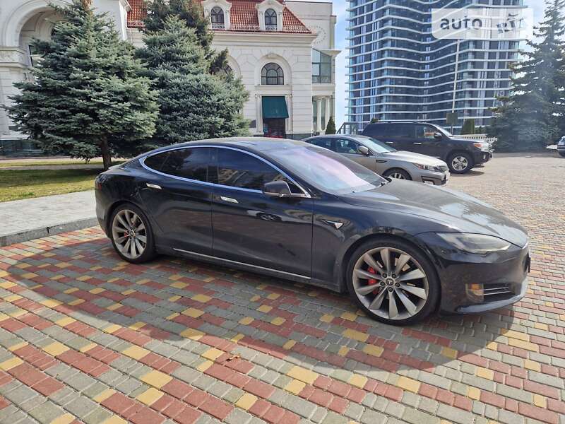 Лифтбек Tesla Model S 2017 в Одессе