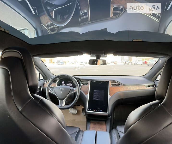 Лифтбек Tesla Model S 2017 в Киеве