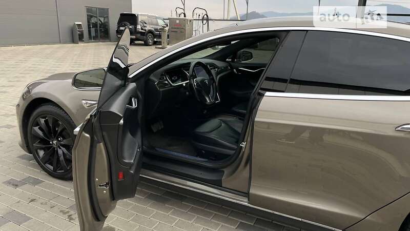 Лифтбек Tesla Model S 2016 в Хусте