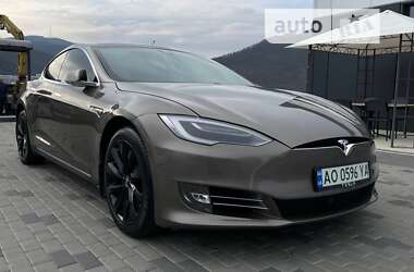 Лифтбек Tesla Model S 2016 в Хусте