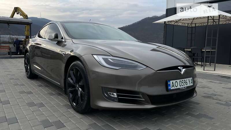 Tesla Model S 2016