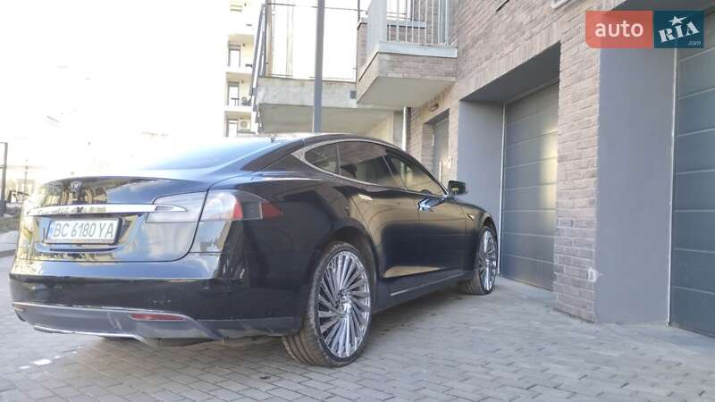 Лифтбек Tesla Model S 2013 в Львове