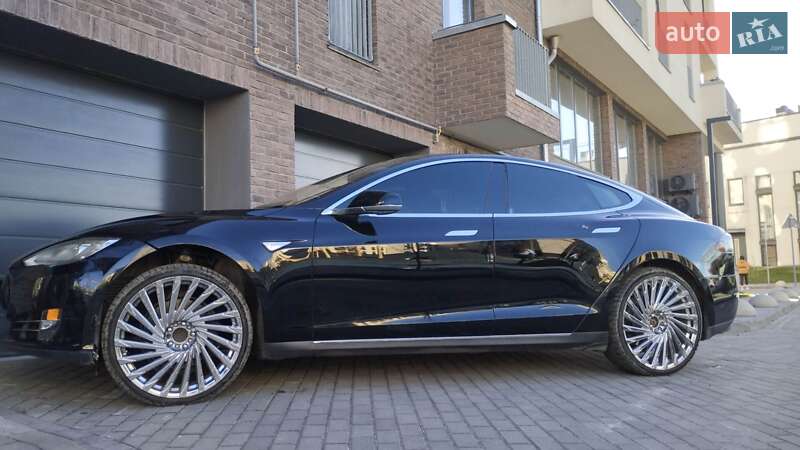 Лифтбек Tesla Model S 2013 в Львове