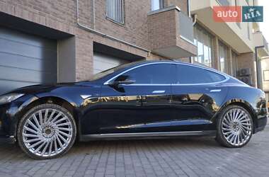Лифтбек Tesla Model S 2013 в 