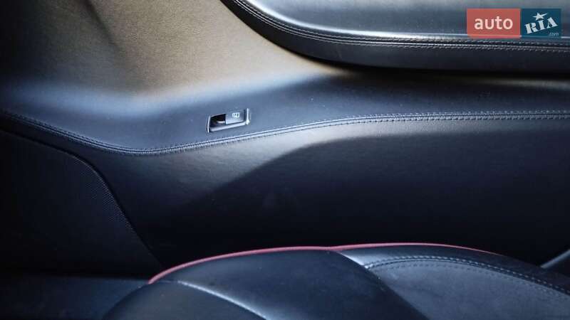 Лифтбек Tesla Model S 2013 в Львове