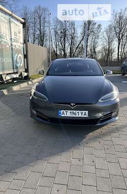 Ліфтбек Tesla Model S 2017 в Івано-Франківську