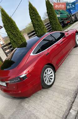 Лифтбек Tesla Model S 2017 в Любомле