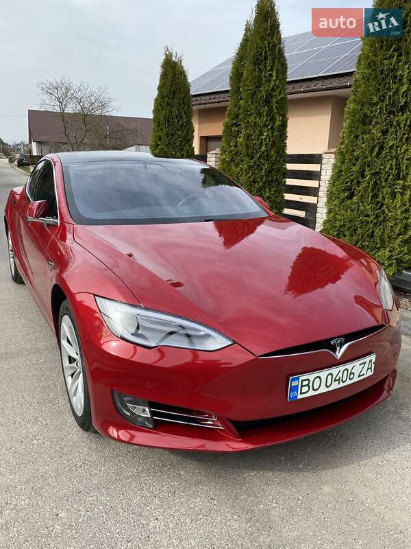 Лифтбек Tesla Model S 2017 в Любомле