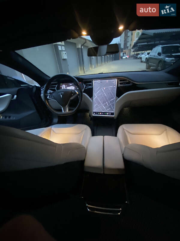 Лифтбек Tesla Model S 2016 в Житомире