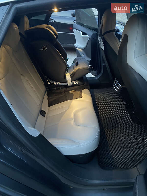 Лифтбек Tesla Model S 2016 в Житомире