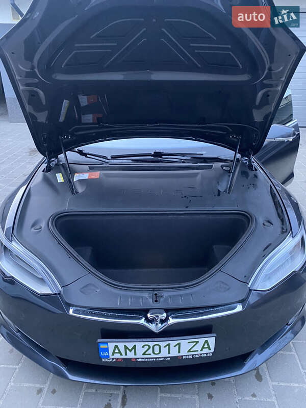 Лифтбек Tesla Model S 2016 в Житомире