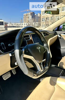 Лифтбек Tesla Model S 2016 в Киеве