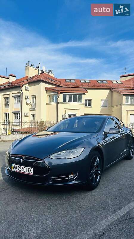 Ліфтбек Tesla Model S 2014 в Києві
