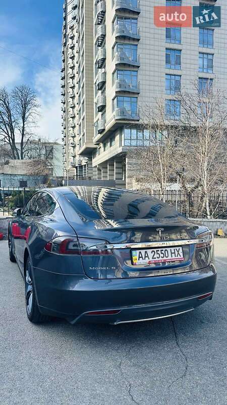 Ліфтбек Tesla Model S 2014 в Києві