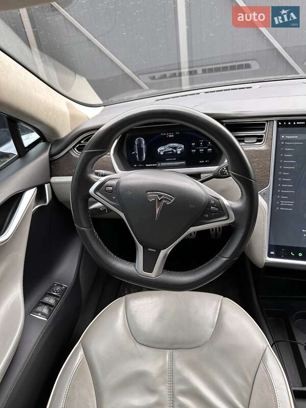Лифтбек Tesla Model S 2013 в Черновцах