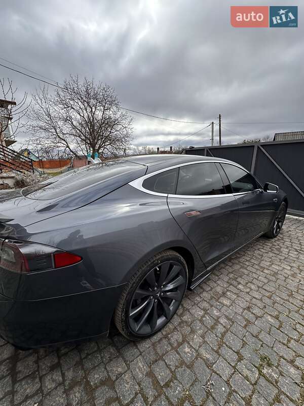 Лифтбек Tesla Model S 2013 в Черновцах