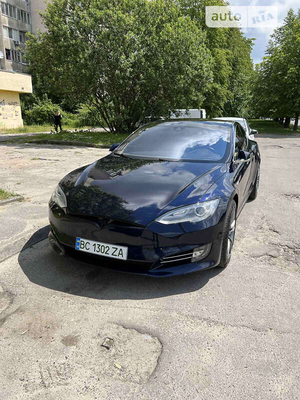 Лифтбек Tesla Model S 2014 в 