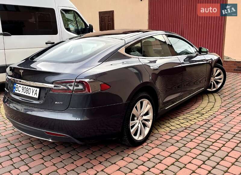Лифтбек Tesla Model S 2015 в Мостиске