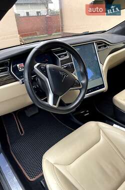 Лифтбек Tesla Model S 2015 в Львове