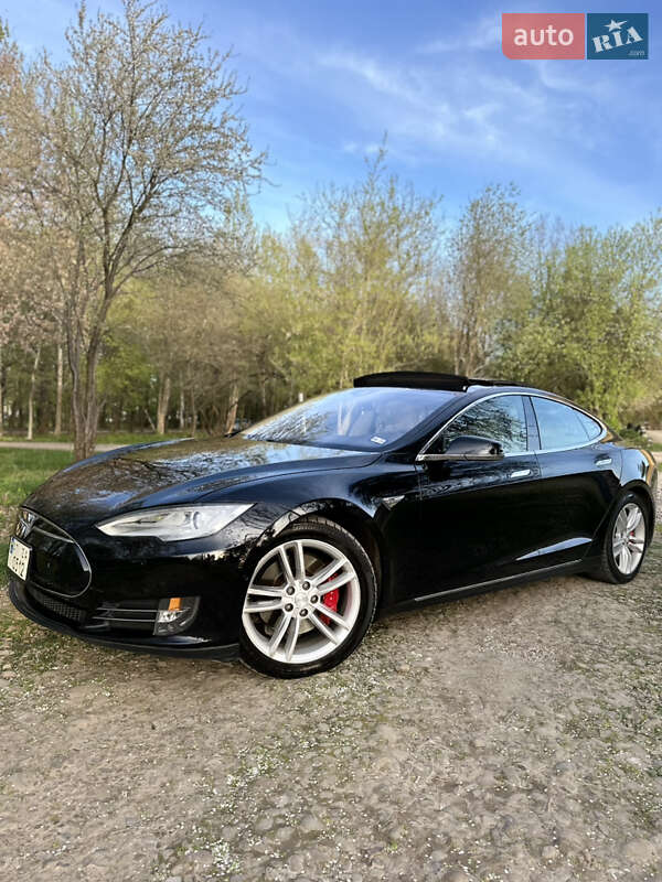 Tesla Model S 2015