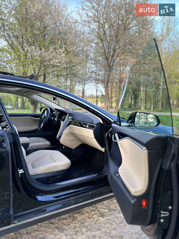 Лифтбек Tesla Model S 2015 в Ивано-Франковске фото 21 Лифтбек Tesla Model S 2015 в Ивано-Франковске