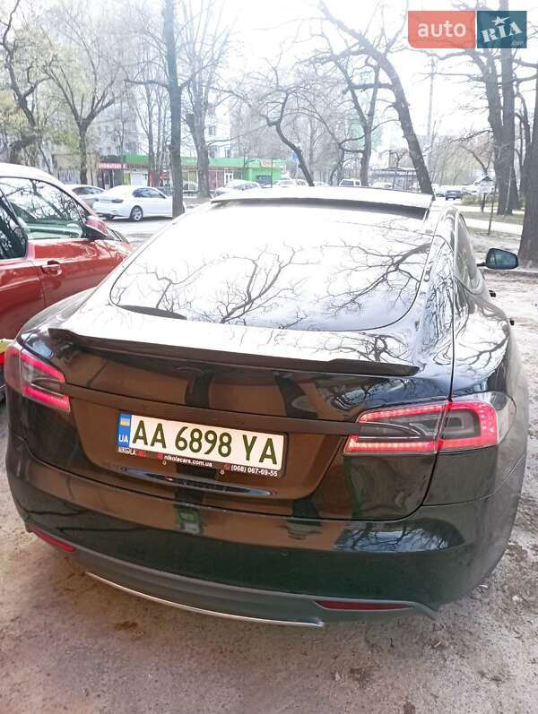 Лифтбек Tesla Model S 2015 в Киеве