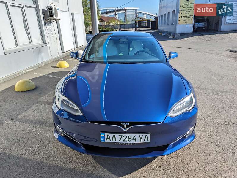 Лифтбек Tesla Model S 2018 в Киеве