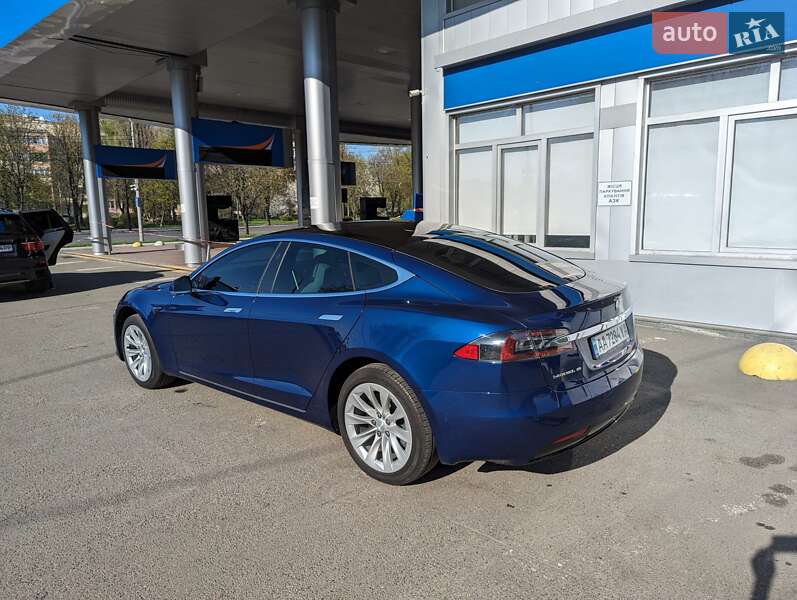 Лифтбек Tesla Model S 2018 в Киеве