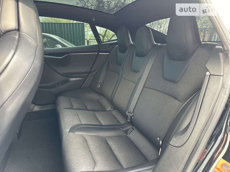 Ліфтбек Tesla Model S 2018 в Львові