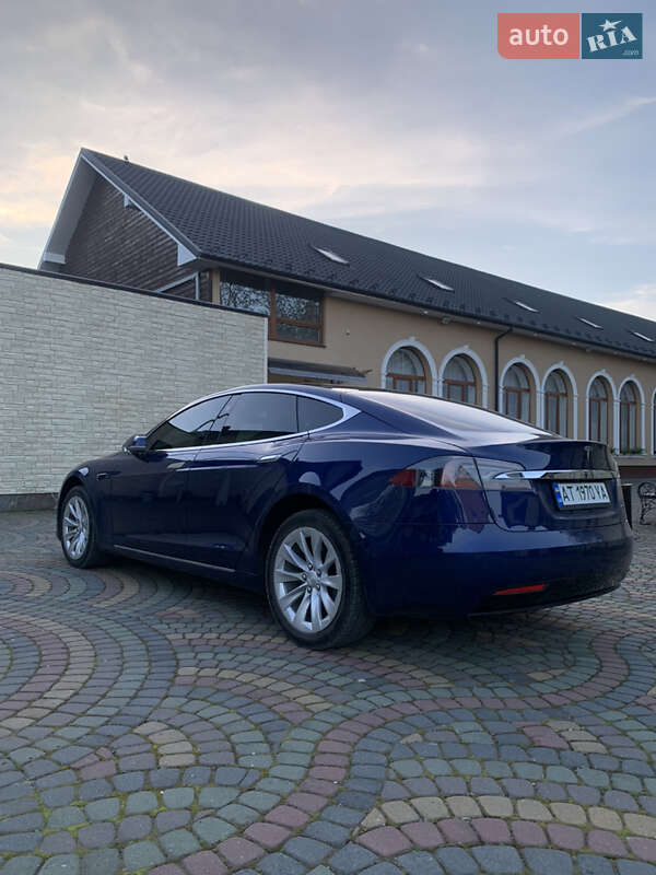 Лифтбек Tesla Model S 2019 в Косове
