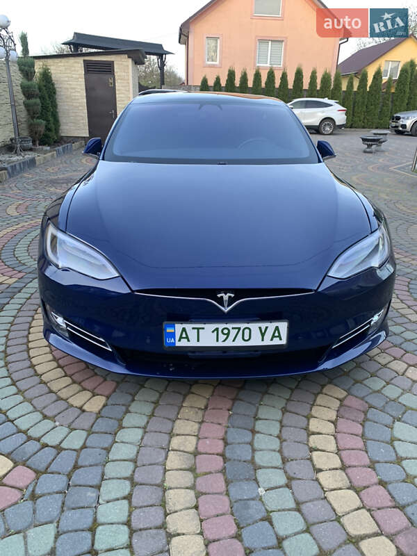 Лифтбек Tesla Model S 2019 в Косове