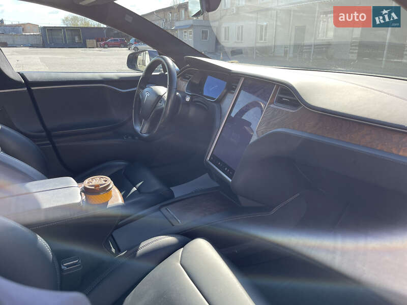 Лифтбек Tesla Model S 2018 в Буче