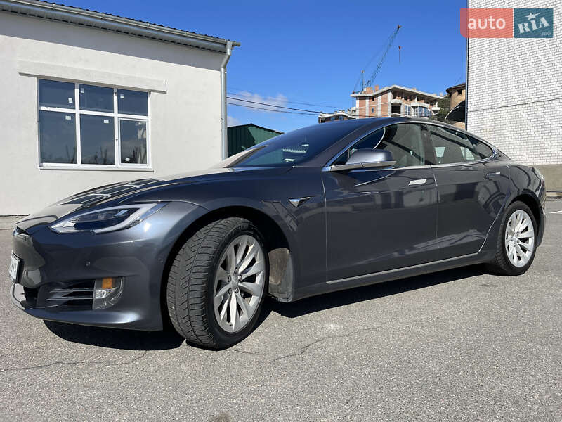 Лифтбек Tesla Model S 2018 в Буче