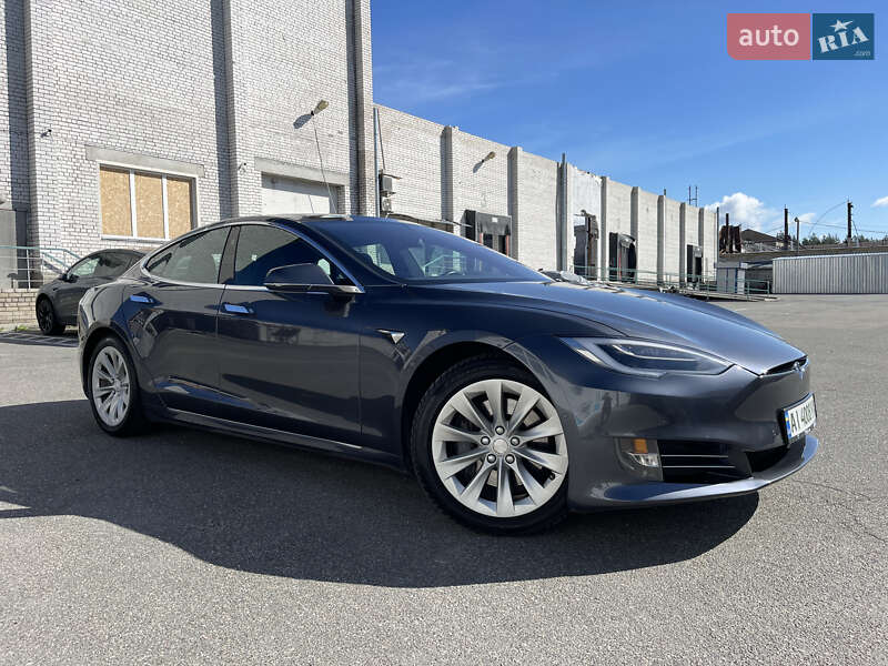 Лифтбек Tesla Model S 2018 в Буче