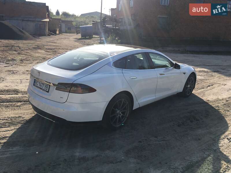 Ліфтбек Tesla Model S 2014 в Перемишлянах фото 4 Ліфтбек Tesla Model S 2014 в Перемишлянах