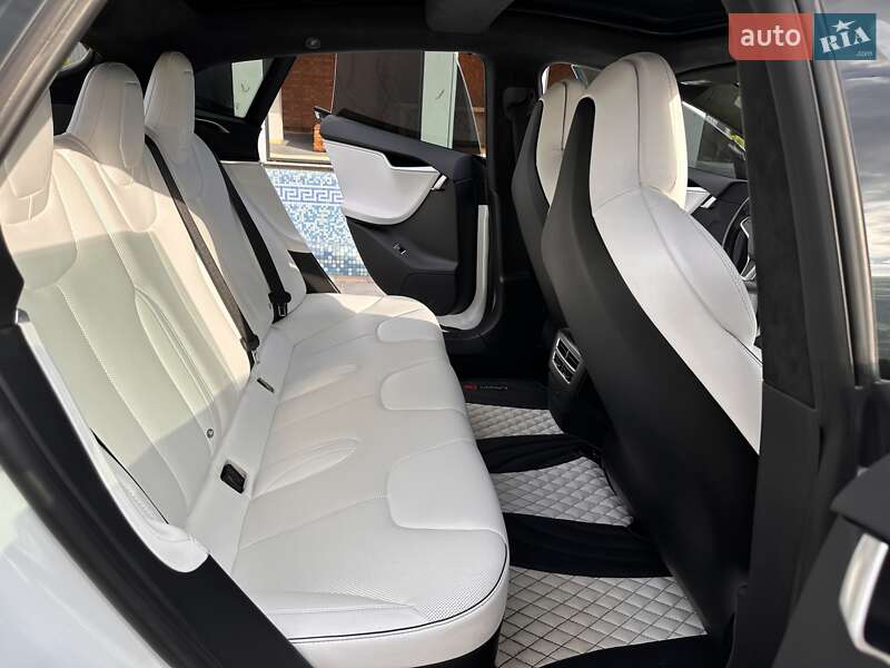 Ліфтбек Tesla Model S 2017 в Борисполі