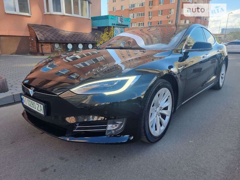 Лифтбек Tesla Model S 2017 в Киеве