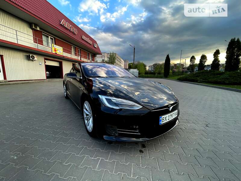 Лифтбек Tesla Model S 2017 в Хмельницком