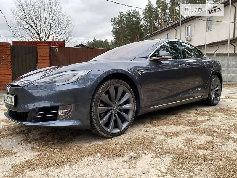 Лифтбек Tesla Model S 2018 в Ирпене