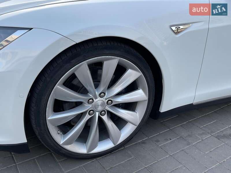 Лифтбек Tesla Model S 2015 в Одессе